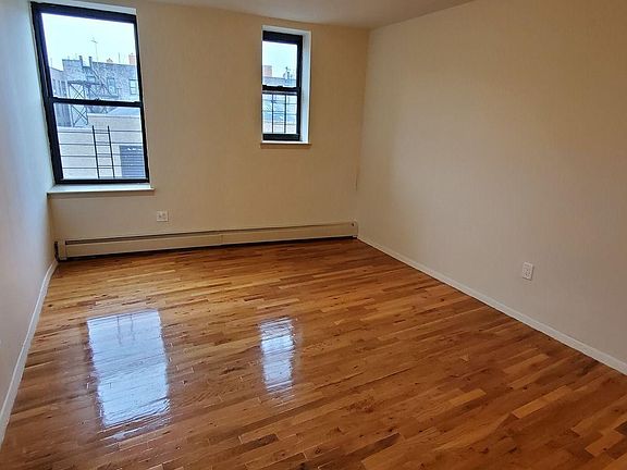 3rd image of 1368 Sheridan Ave #3B