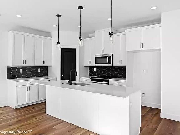 4th image of 730 Desert Cactus Dr