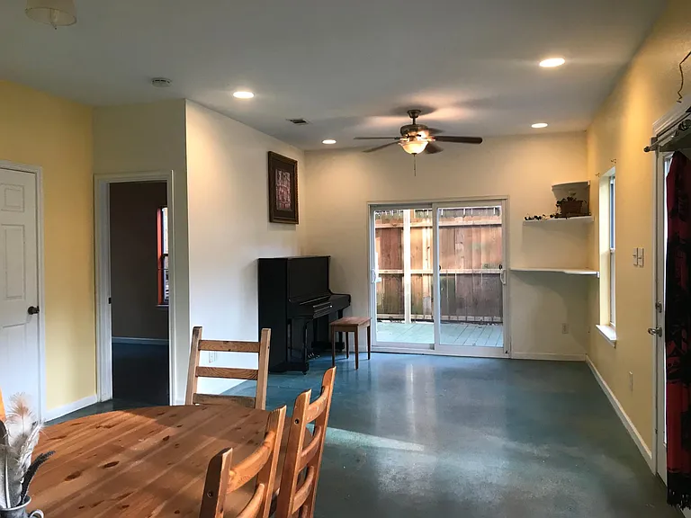 1405 Deloney St — Photo 4