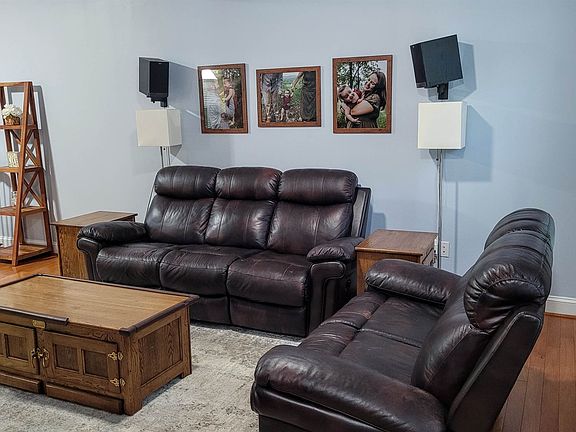 3rd image of 1026 Saint Clair Ln