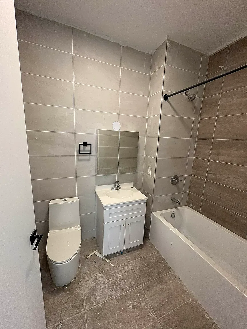 Building Photo - 1670 Nelson Ave #1C