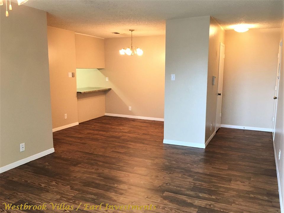 Living Room / Entrance / Dining Area