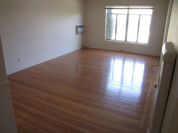 2100 27th St APT 8, Sacramento, CA 95818