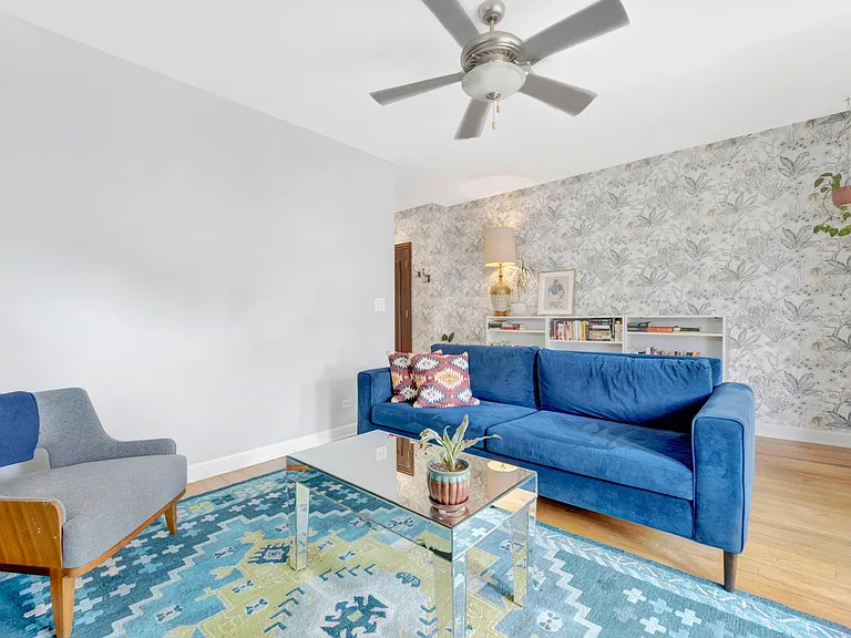 4200 N Sawyer Ave #2 — Photo 2