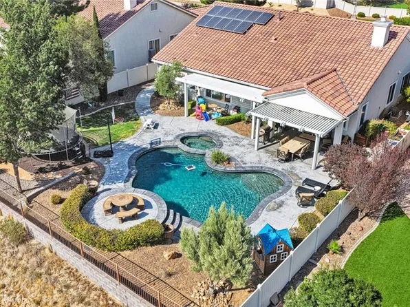 11240 Dandelion Ln, Apple Valley, CA 92308