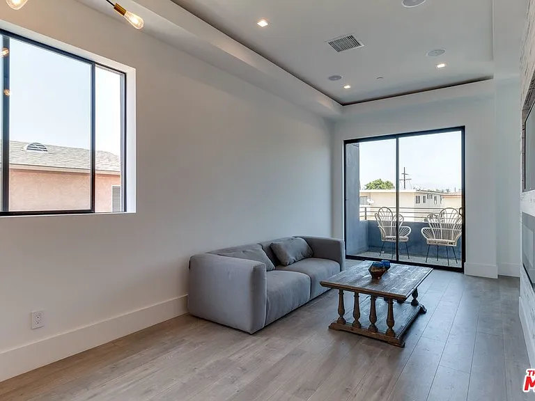 4826 1/2 Pickford St — Photo 11
