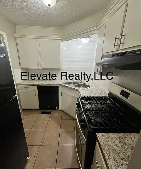 5546 S Lewis Ct — Photo 3