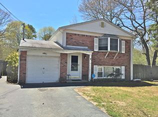 2 Hampton Ave, Mastic, NY 11950