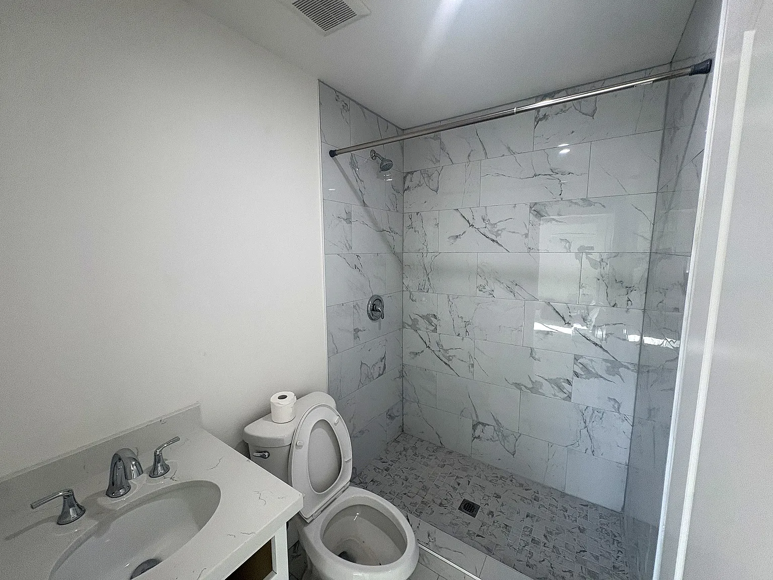 2 bed, 600 sqft, $2,300 — Photo 2