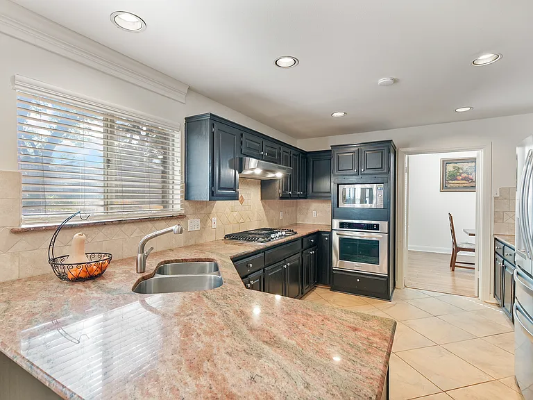 5803 Cedar Cliff Dr — Photo 4