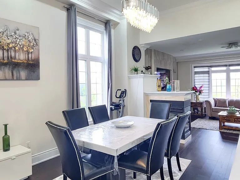12 Royal West Dr — Photo 9