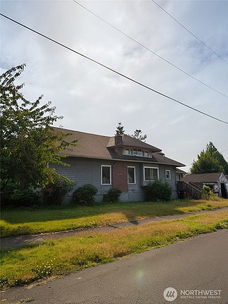 2nd image of 906 Maple Street