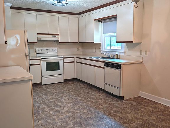 3rd image of 2721 Tilghman Road N