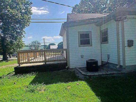 4th image of 16 E Church St