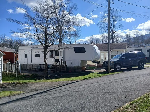 5355 Parkway E Unit 86, Cosby, TN 37722