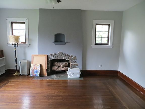4th image of 1136 Rossmore Ave