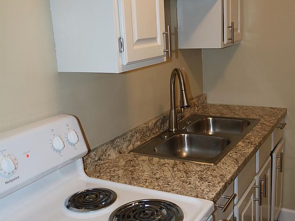 5th image of 2131 Roosevelt Ave APT 6
