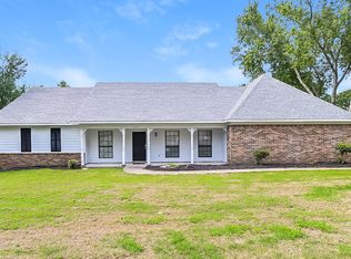 7135 Bluegrass Rd, Olive Branch, MS 38654