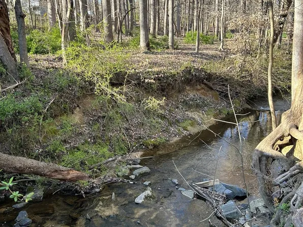 1014 N Mountain St, Cherryville, NC 28021