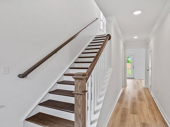 5th image of 1818 Helm Ave
