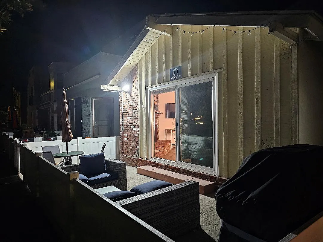 Building Photo - 3707 W Balboa Blvd #1