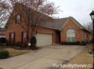 324 Fountain Lake Dr, Memphis, TN 38120