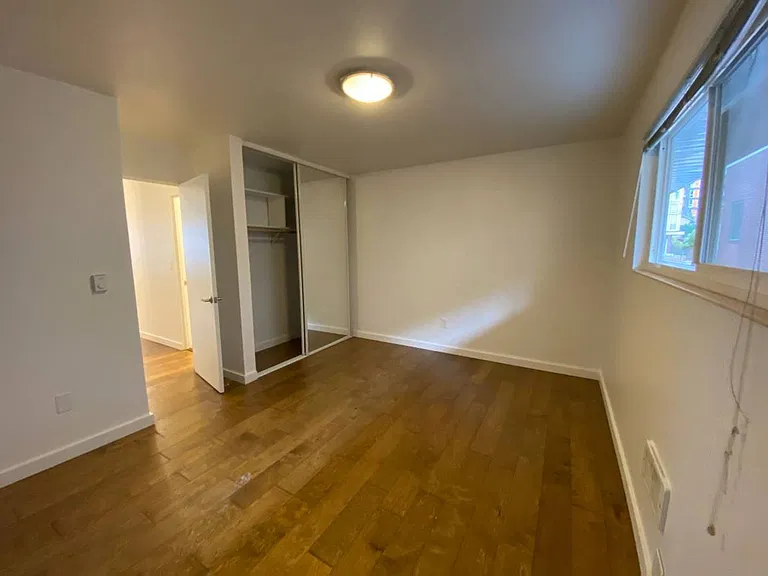 Bellevue Manor Apartments — Photo 9