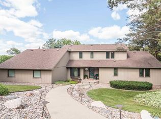 608 N Old Cabin Trl, Sioux Falls, SD 57110