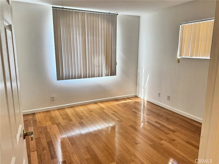 18319 Hart St #3 — Photo 12