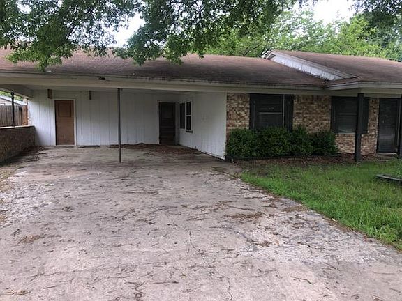 2nd image of 102 Horseshoe Dr