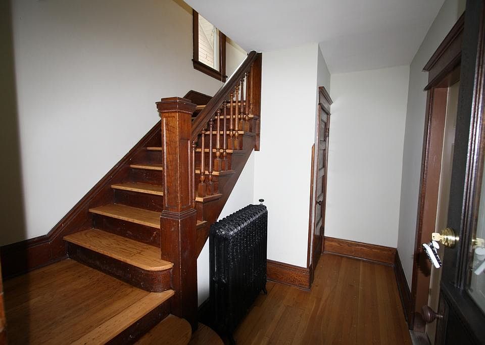 Main entry to unit