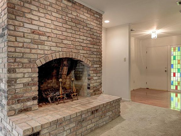 5th image of 219 Sandager Ave