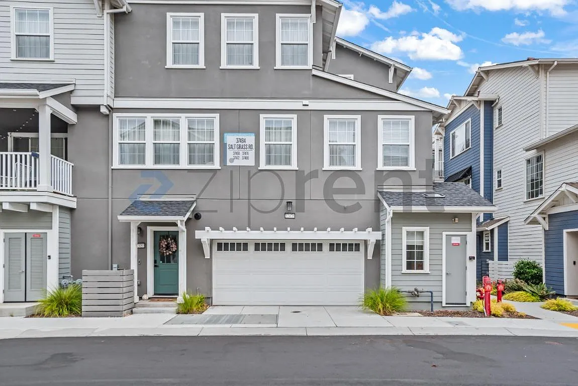 3 bed, 1833 sqft, $4,515 — Photo 2