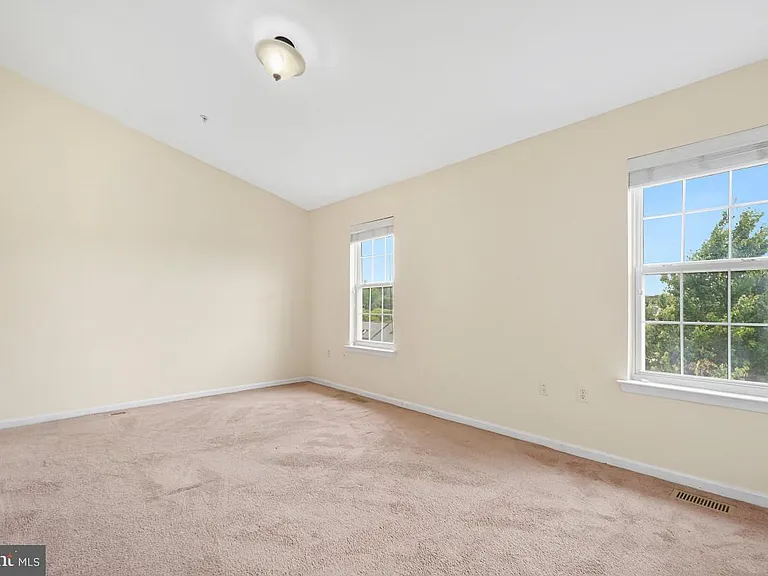 7017 Migliori Ct — Photo 17