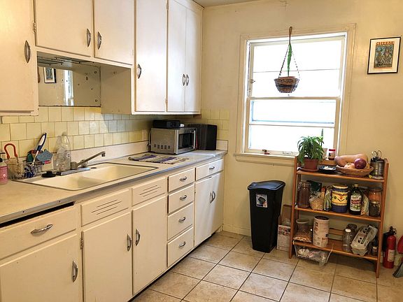 2nd image of 1221 E Johnson St APT 2