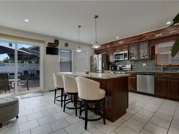 194 Beach 132nd St, Far Rockaway, NY 11694