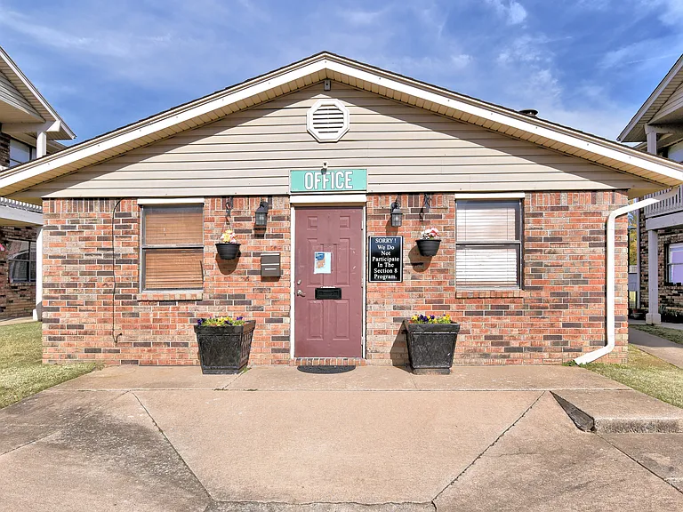 Berwick Apartments — Photo 2
