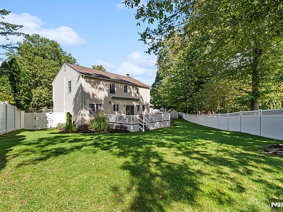 4th image of 649 Alacci Way