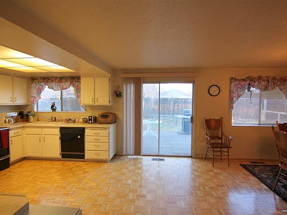 5th image of 1052 Glen Meadow Dr