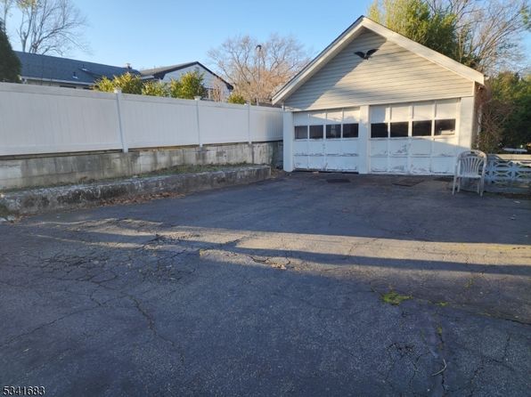 82 Union St, Emerson, NJ 07630