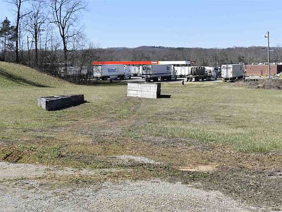 3rd image of 535 Highway 309 APT 1