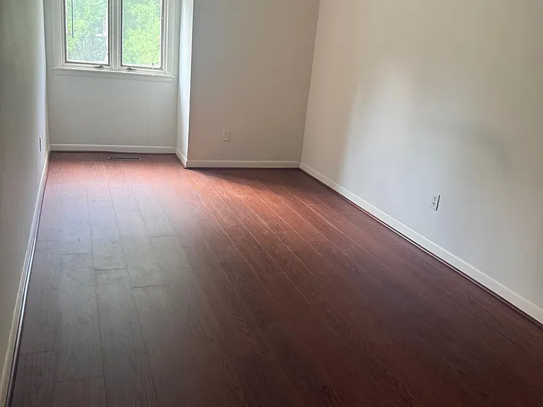 113 Montrose Ave — Photo 17