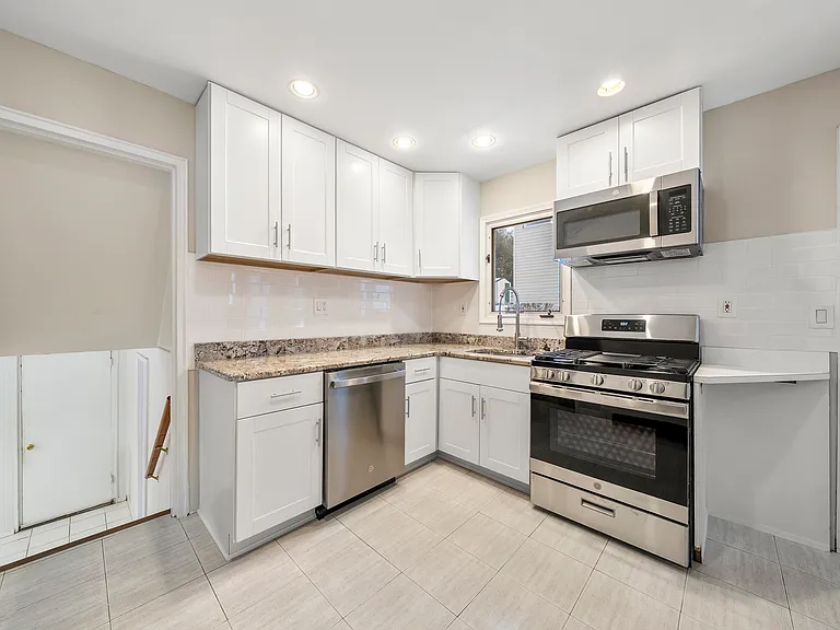 44 Knickerbocker Rd — Photo 8