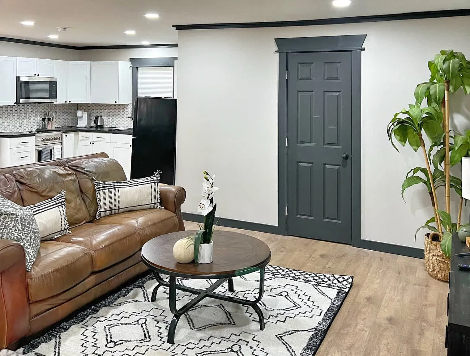 5 bed, 3.0 bath, 2389 sqft, $3,336 — Photo 4