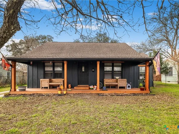 411 N La Grange St, Hallettsville, TX 77964