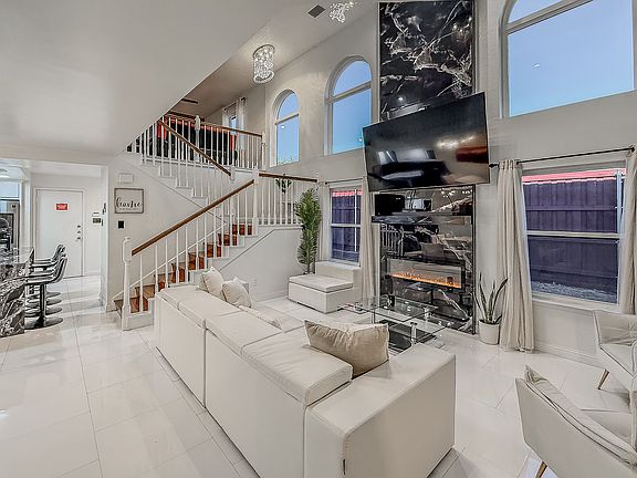 5th image of 1349 Jeanette Way