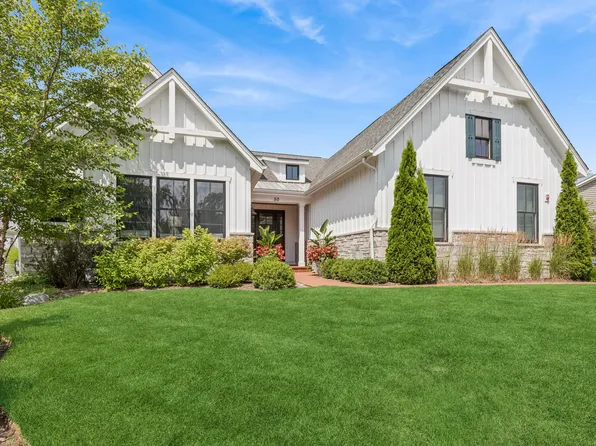 50 S Orchard Cir, Lake Forest, IL 60045