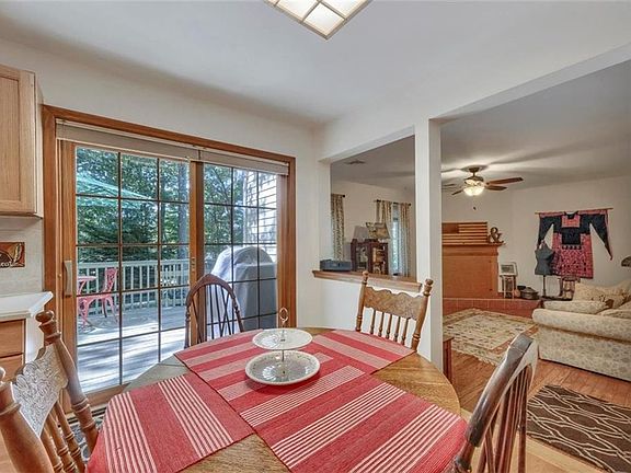4th image of 3 Melissa Ln
