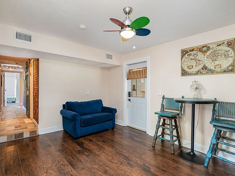 305 Sharon Dr — Photo 10
