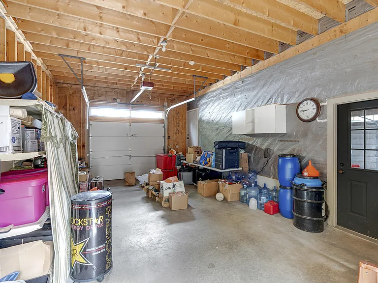 13 Andrew Ave — Photo 67